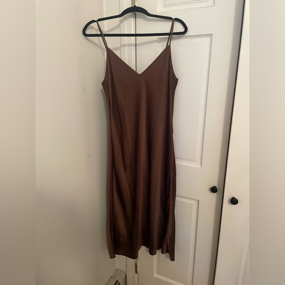 Aritizia slip dress in brown size medium. Worn once, just dry cleaned.